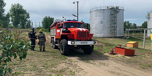 Дыра в резервуаре и отравленный работник: на базе КНП прошли пожарные учения